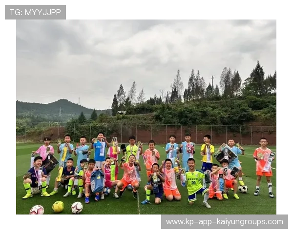 俱乐部在青训营引入外籍教练团以提高培养质量，俱乐部青训什么意思