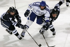 开云体育下载官网-国足球员恢复训练状态良好，国足32名球员全部参加赛前官方训练